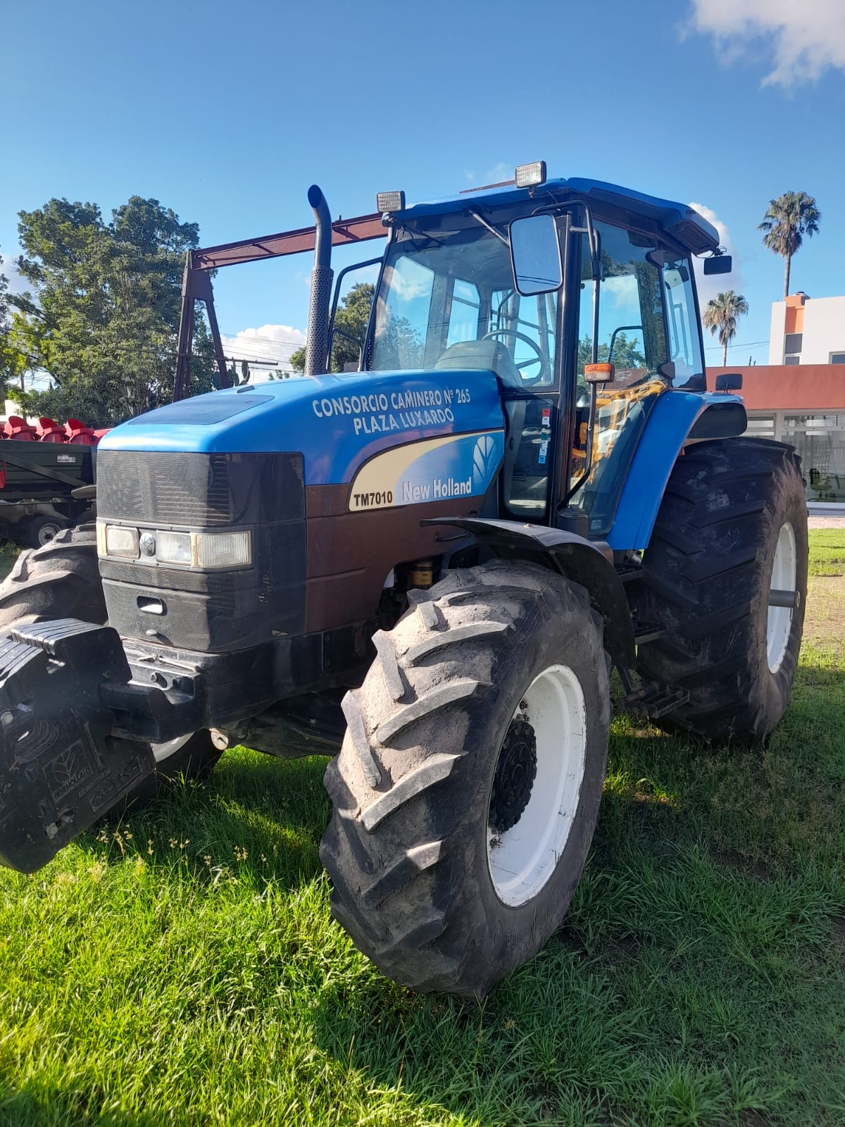 TRACTOR NEW HOLLAND TM 7010